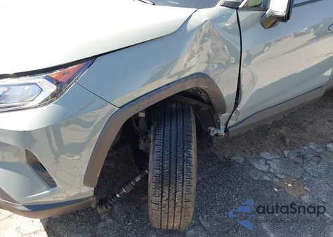 2021 Toyota Rav4 Xle z USA, uszkodzony, nr VIN 2T3W1RFVXMW159852